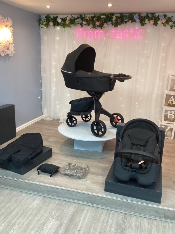 All black stokke